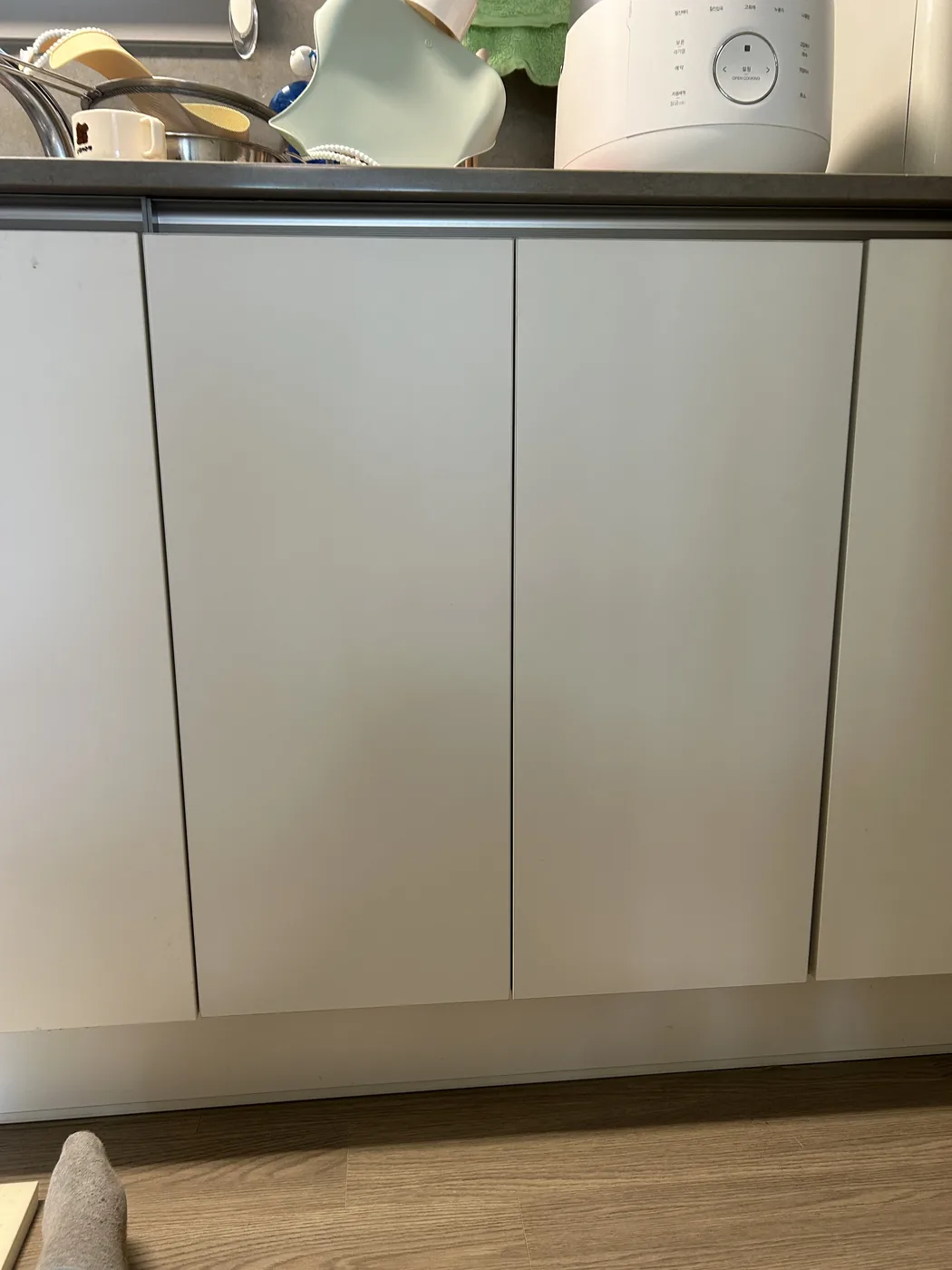 식기세척기 철거 후 하부장 문짝으로 복원된 모습